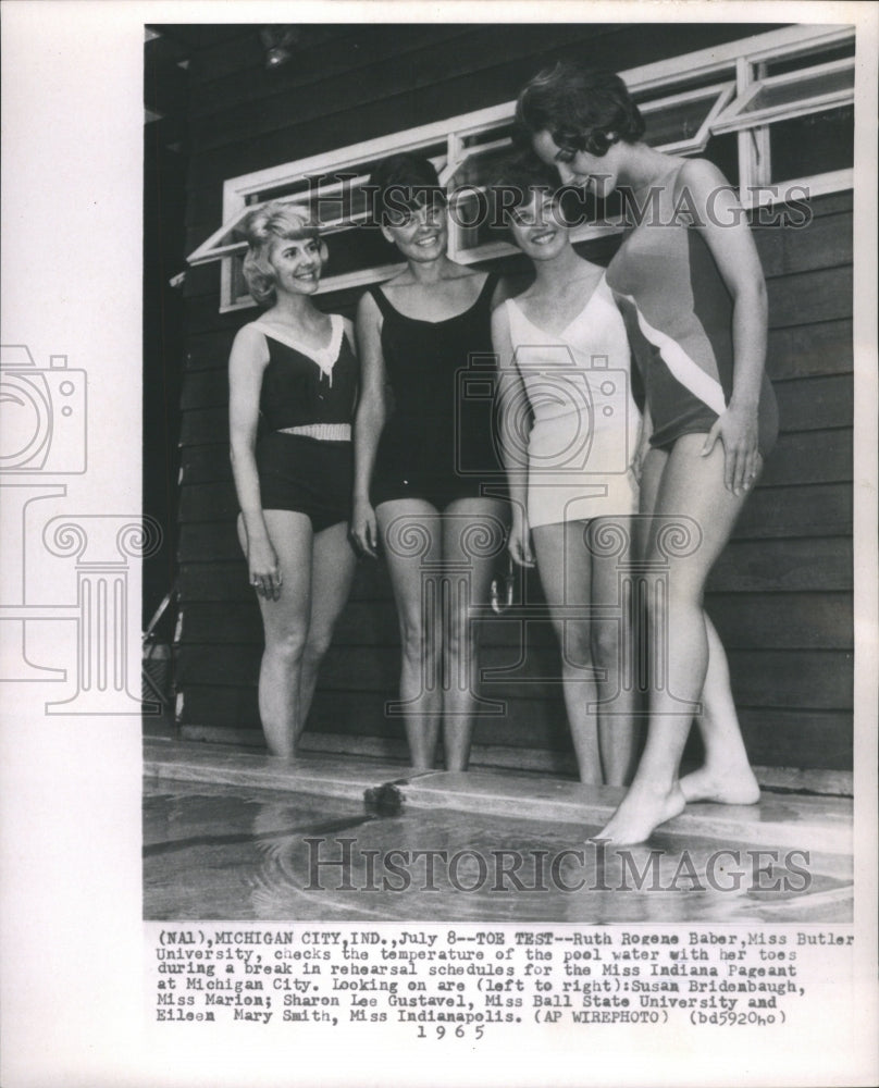 1965 Press Photo Miss Indiana Pageant Checking Pool - Historic Images