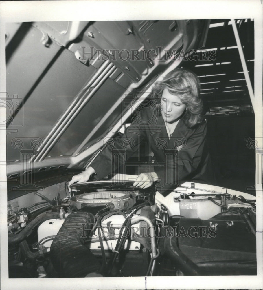 1978 Ford Product Analyst Engine Access - Historic Images