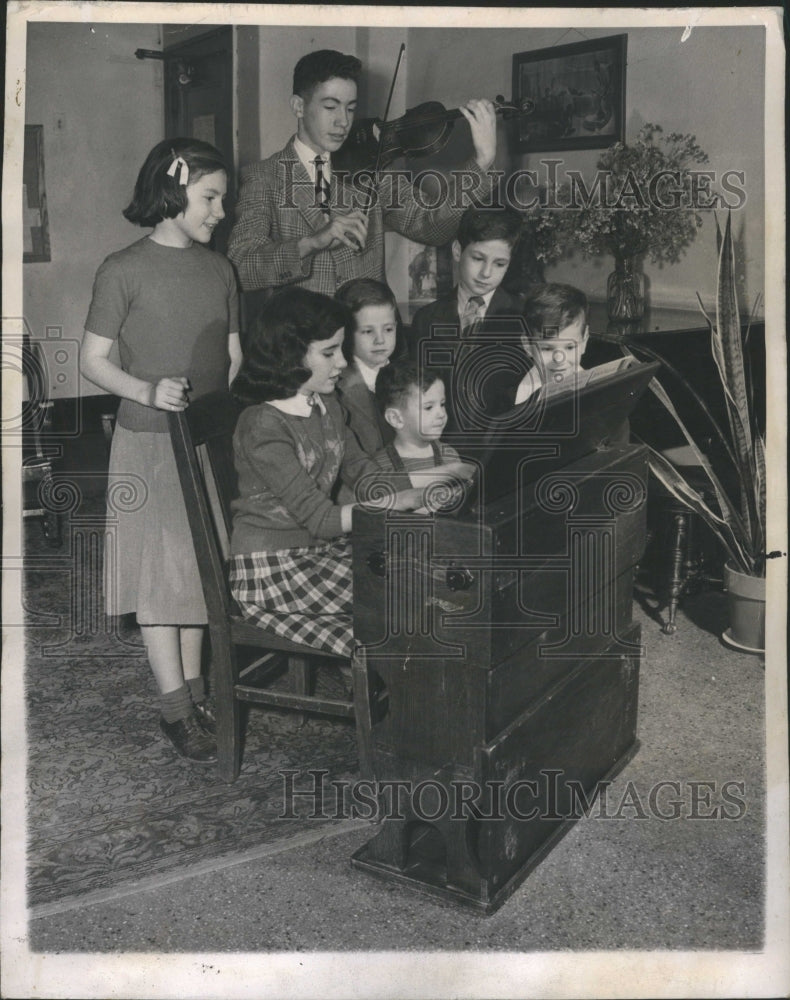 1949 The Seven Potter Children - Historic Images