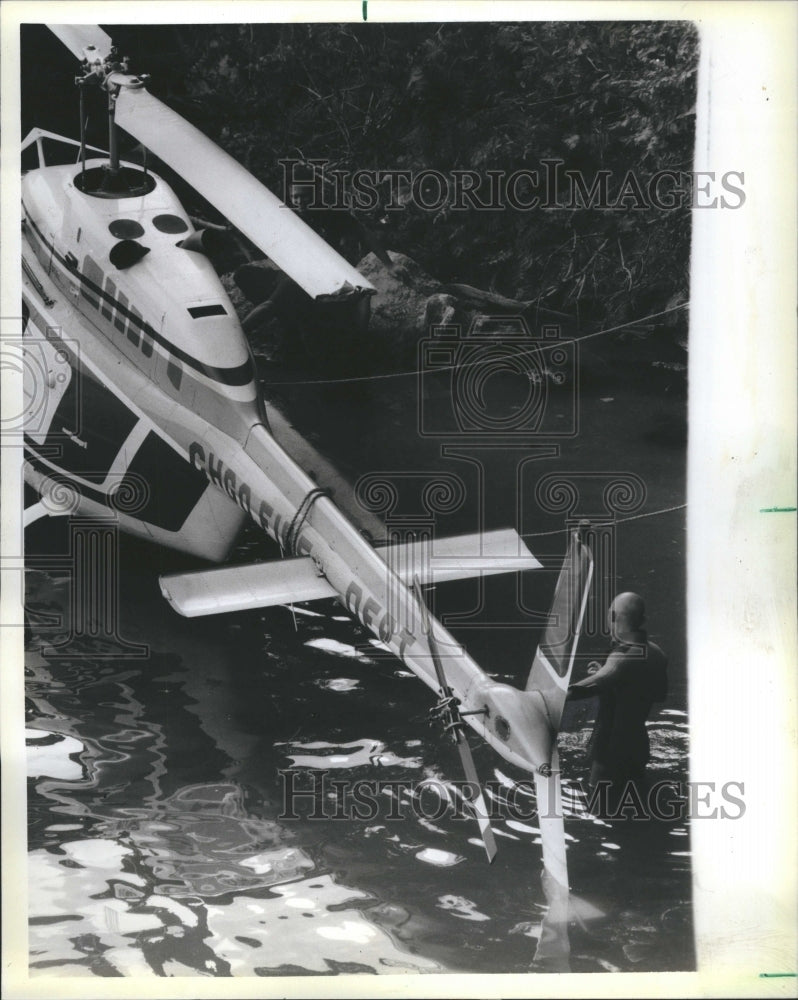 1984 Helicopter accident canal chicago - Historic Images