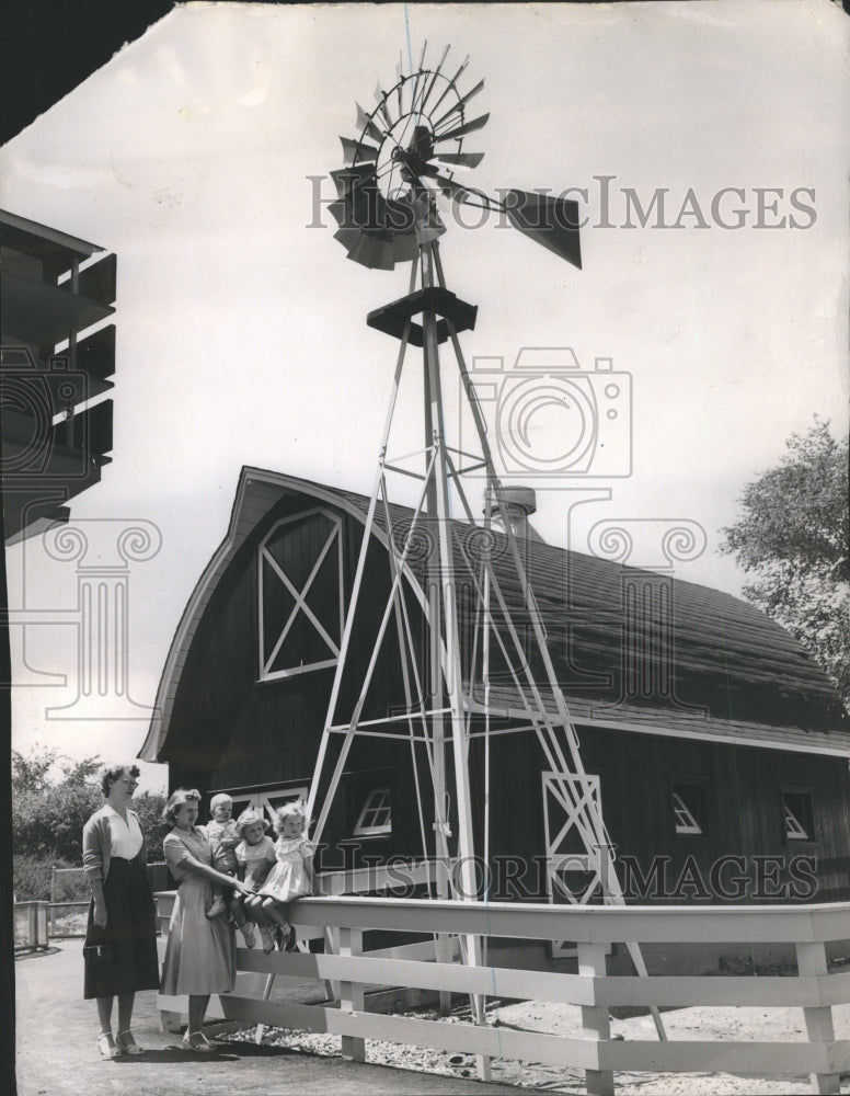 1953 Children's Zoo - Historic Images