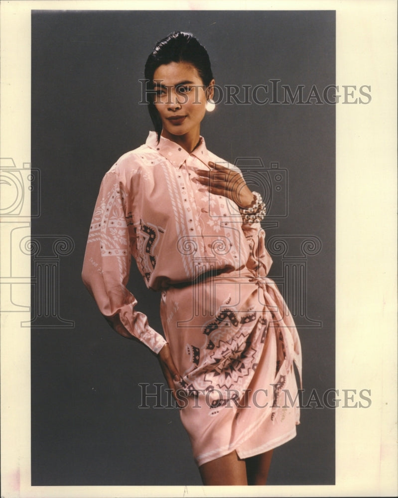 1992 Bandanna Prints Elegant Peach Silk Shi - Historic Images