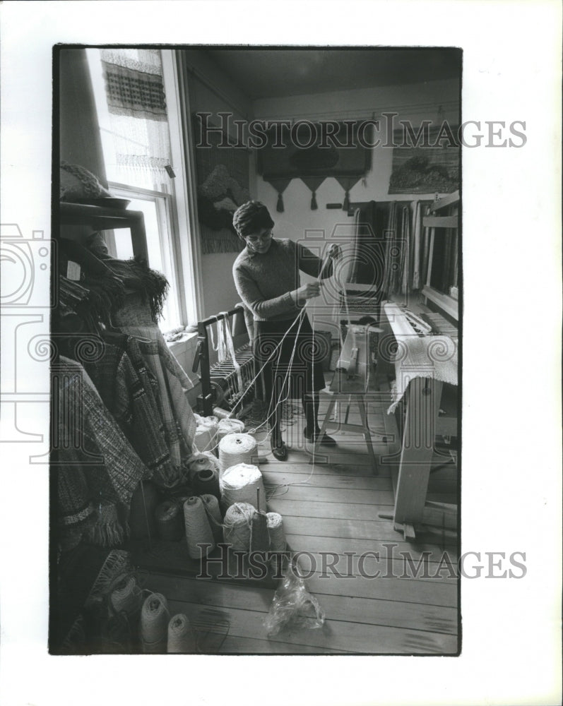 1985 Weaving - Historic Images