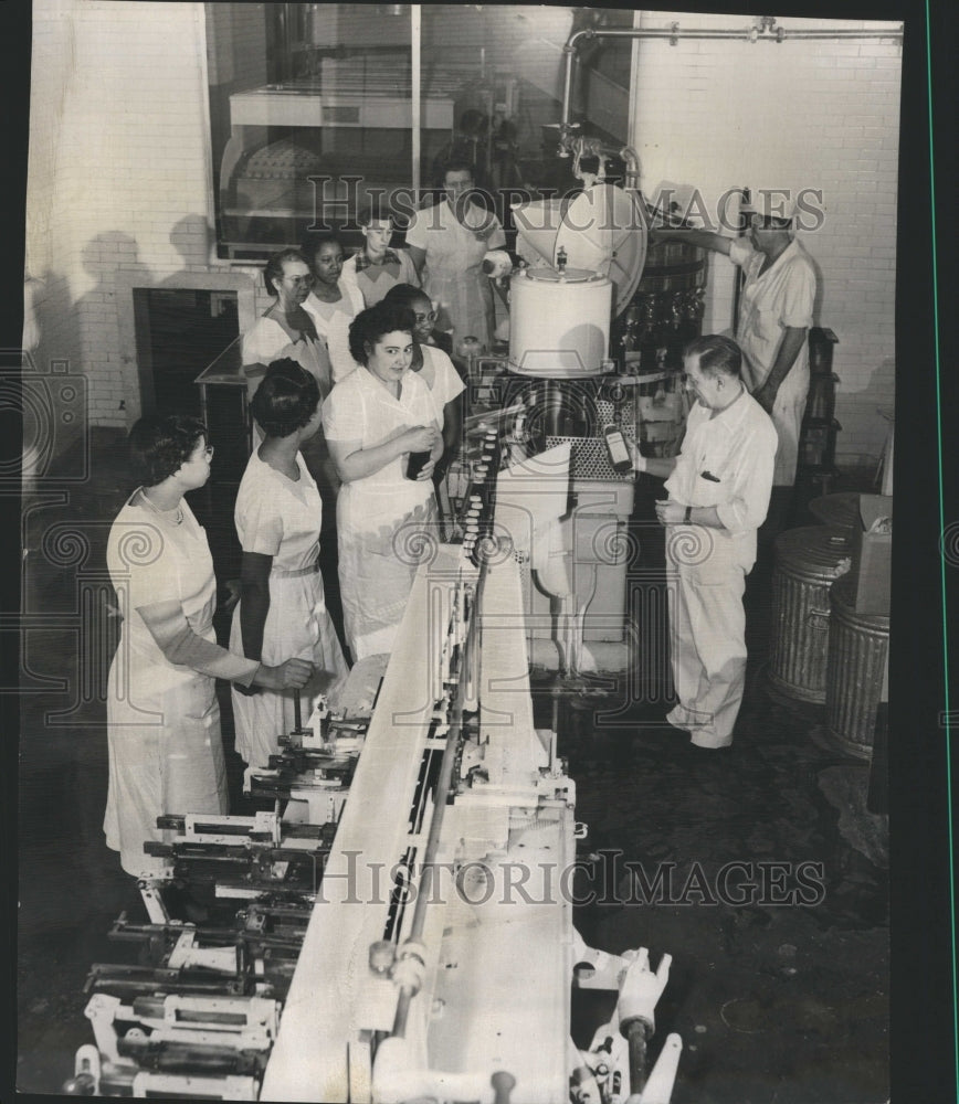 1950 Wyeth laboratories Skokie - Historic Images