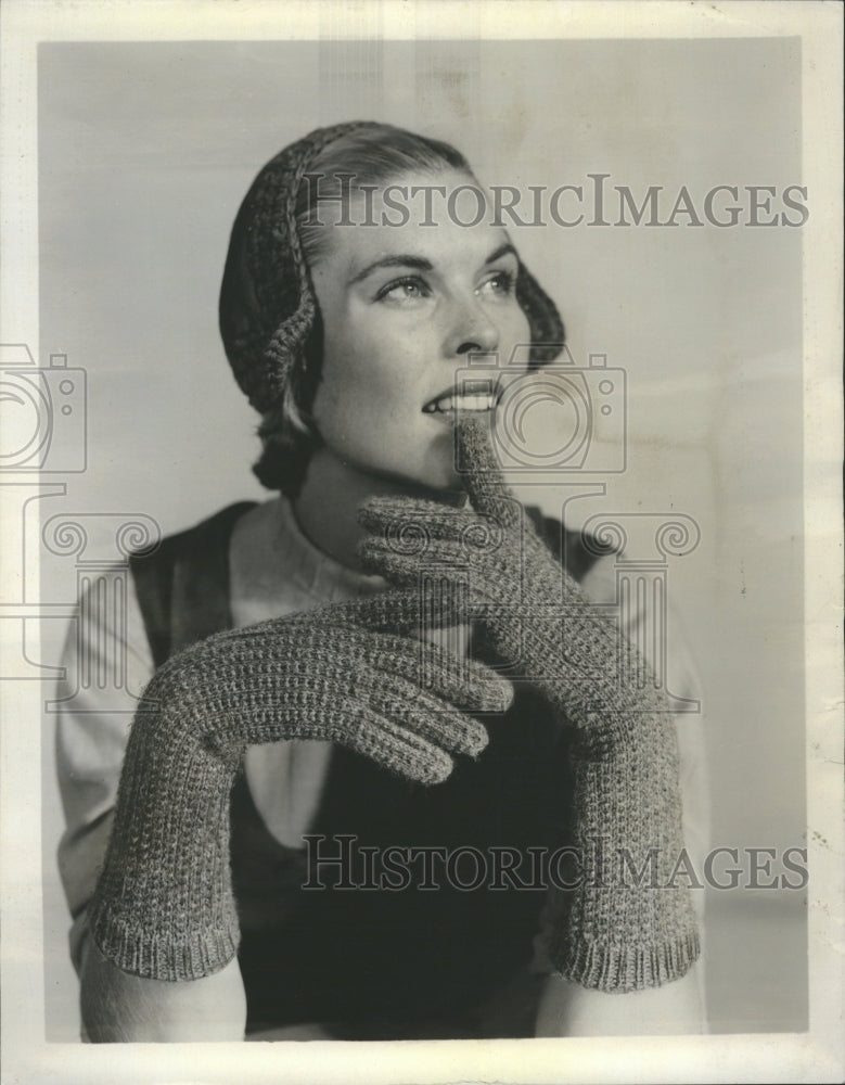 1950 Gloves - Historic Images