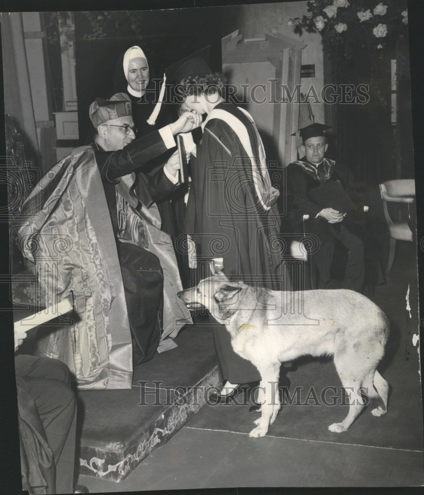 1960 Press Photo Graduation at Mundelein college - RRR57389 - Historic Images