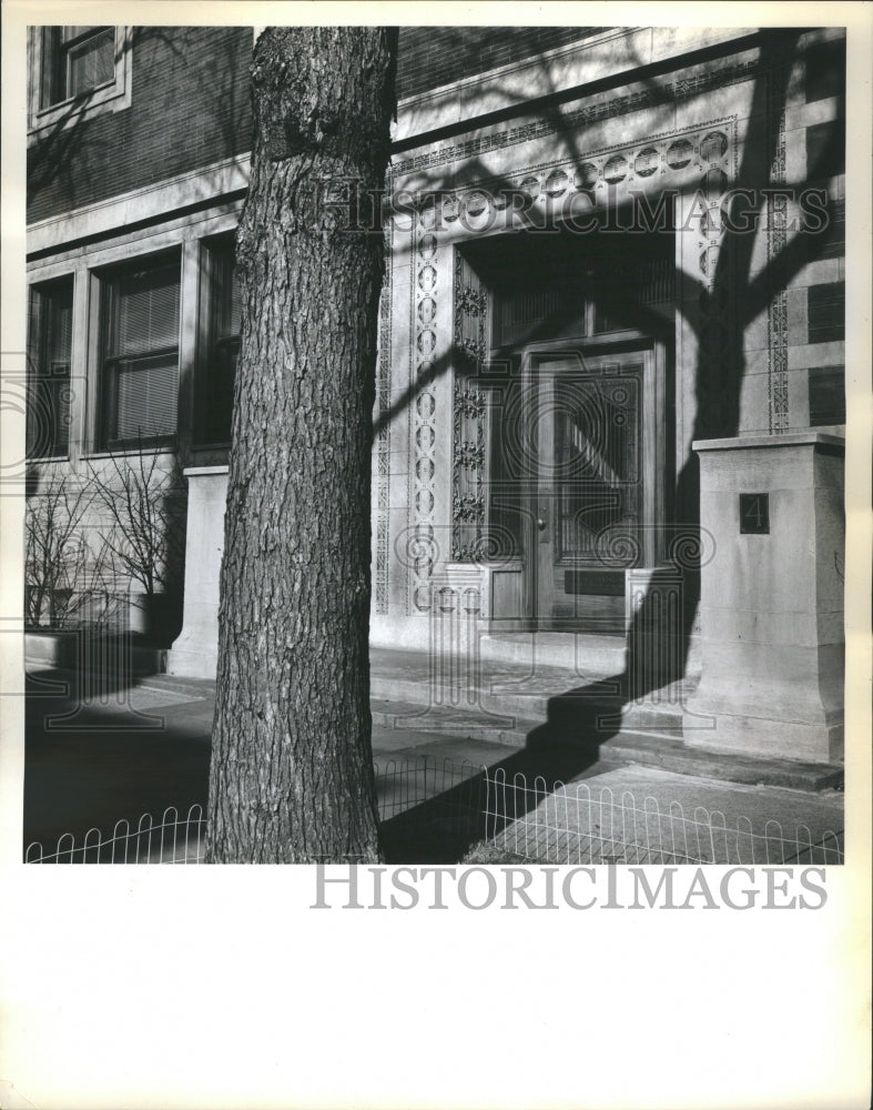 Press Photo Headliner House Doorway Tree Door Building - Historic Images