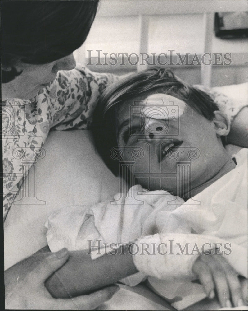 1967 Toss Firework My Cost Boy His Eye Press Photo - Historic Images