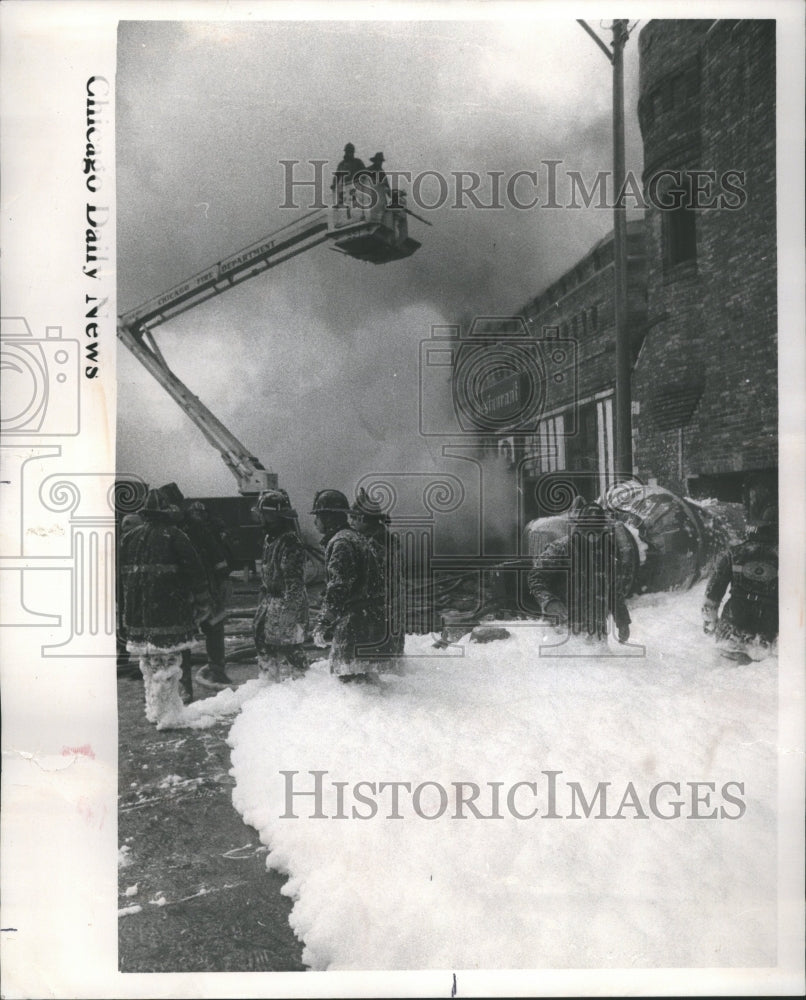 1977 Fire Sweeps Ivanhoe  - Historic Images