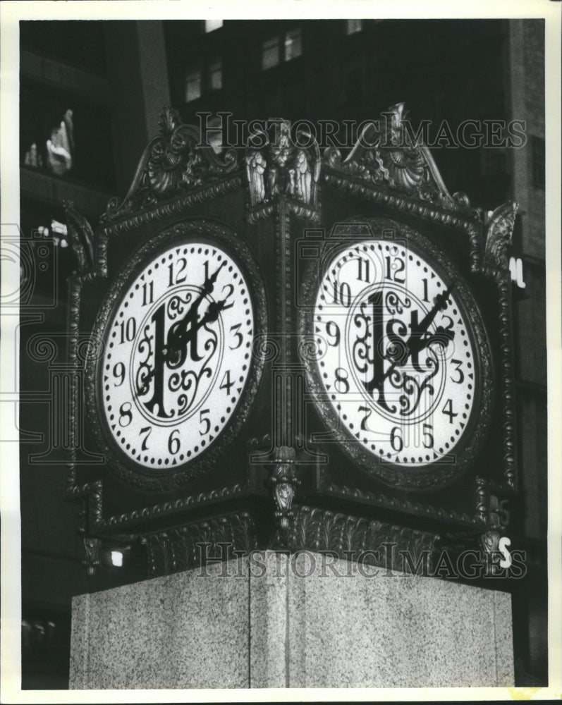 1983 Clock First Natl Bank Chicago - Historic Images