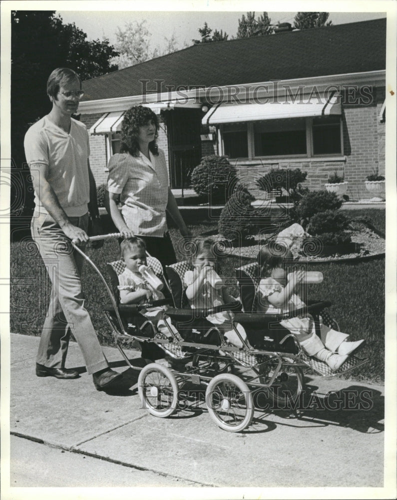 1983 Fathers Day Jerry Yafchak Triplets - Historic Images