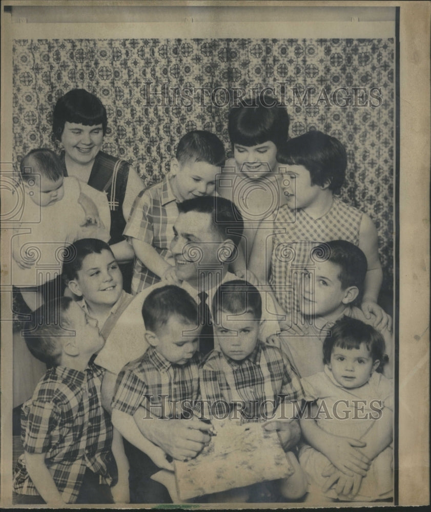 1966 Thomas Harmon Father of the Year - Historic Images