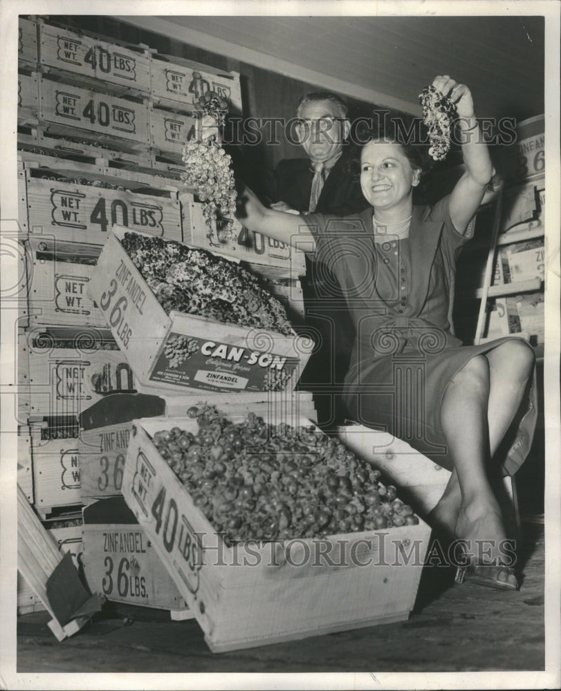 1958 California Wine Grapes Chicago Produce - Historic Images
