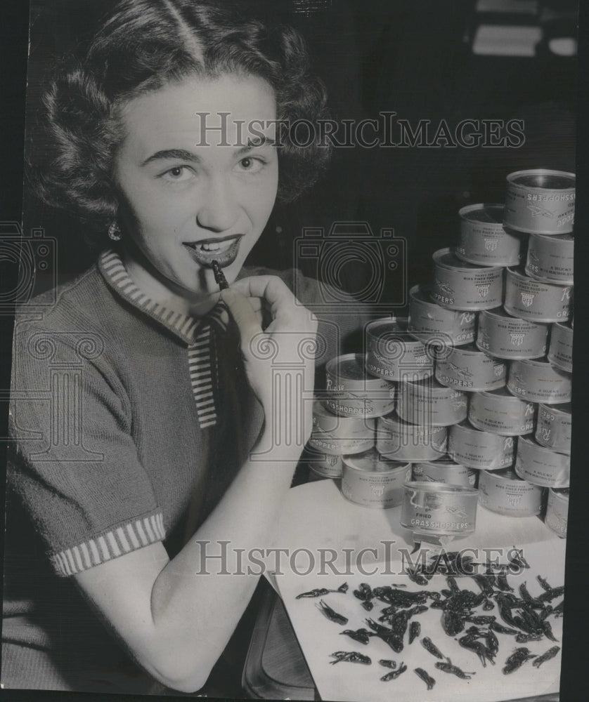 1955 Press Photo Skeptical Grasshopper Catherine Mcgrea - Historic Images