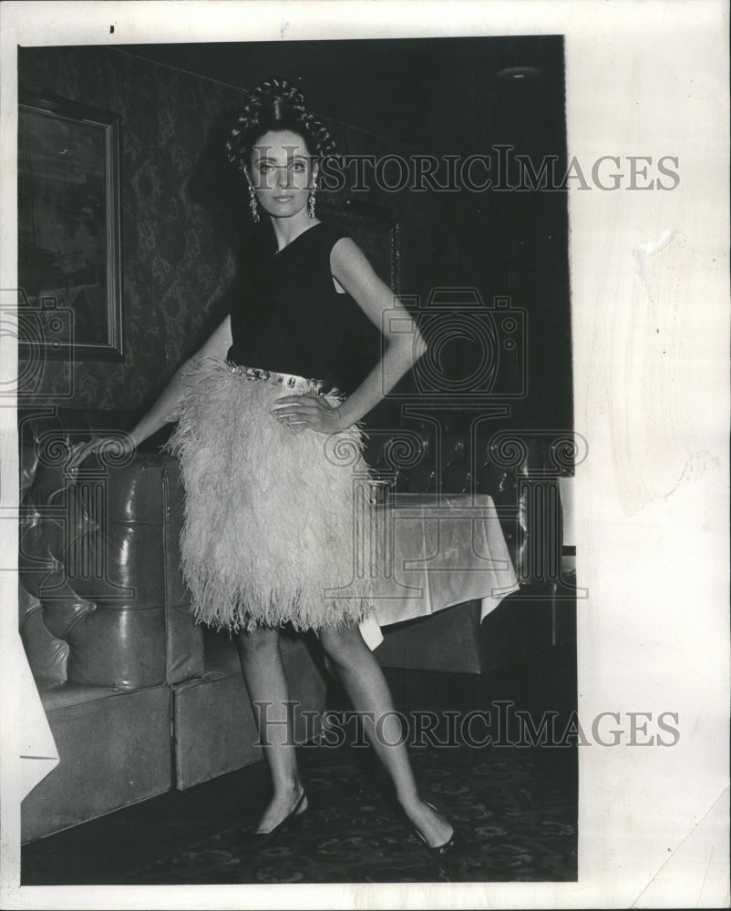 1967 Womens White Ostrich Feather Skirt - Historic Images
