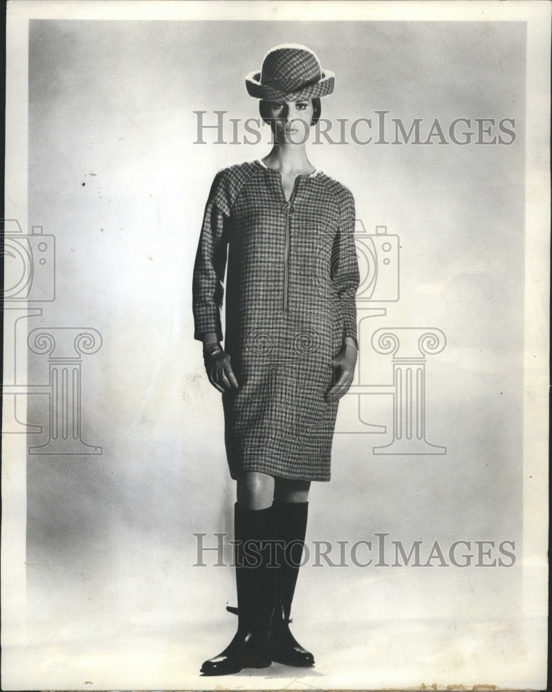 1965  Muted Houndstooth Gray Blues GreenTif - Historic Images