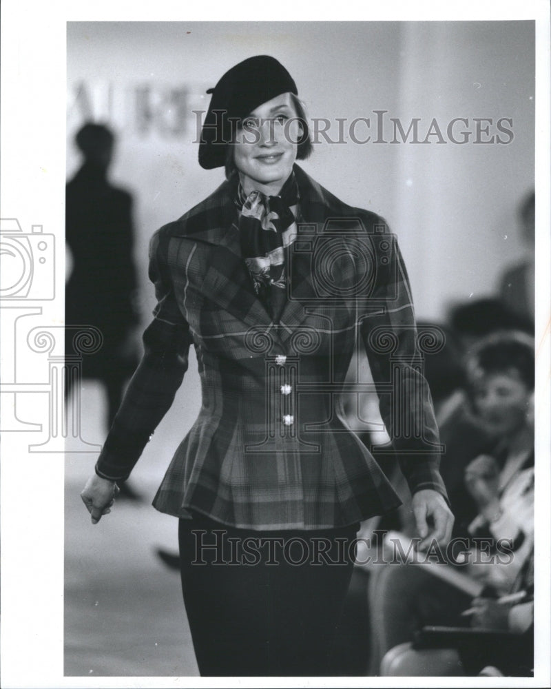 1991 Place Fabric Fancy Dress Fashion Term - Historic Images