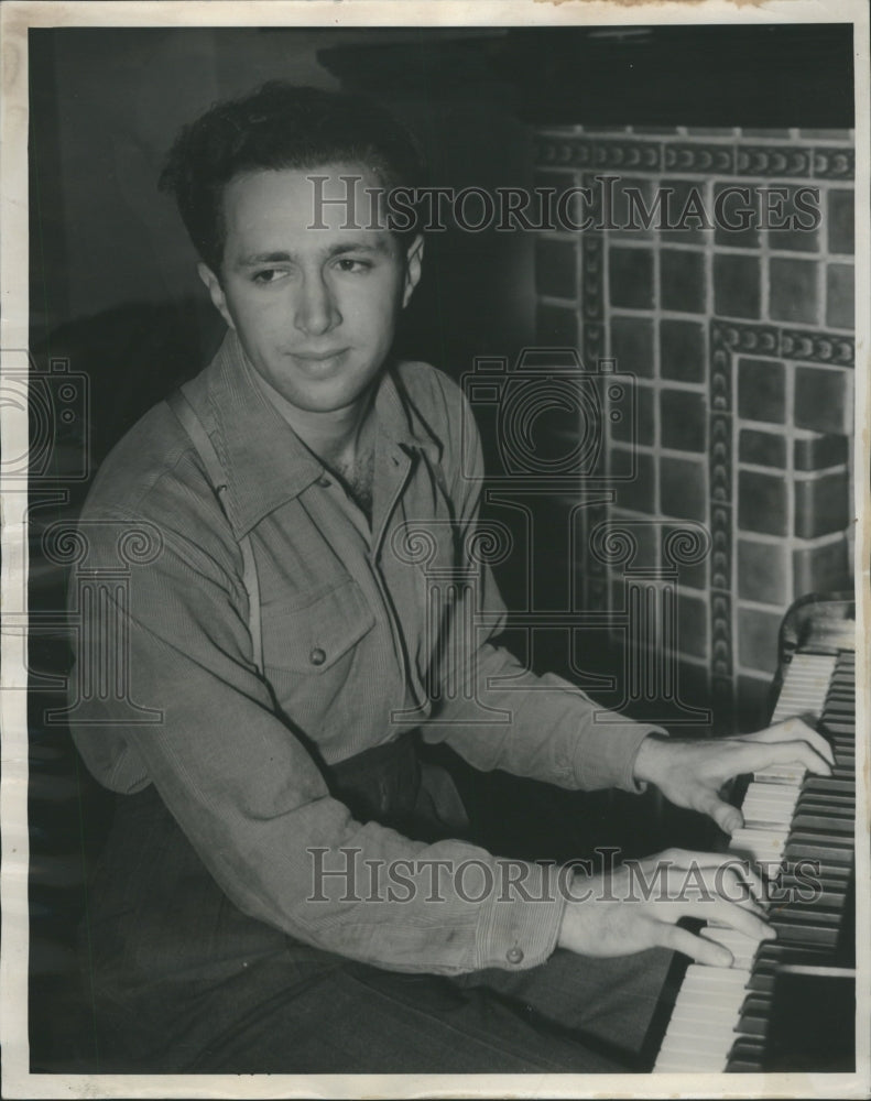 1939 Samuel Sorin-Pianoist - Historic Images