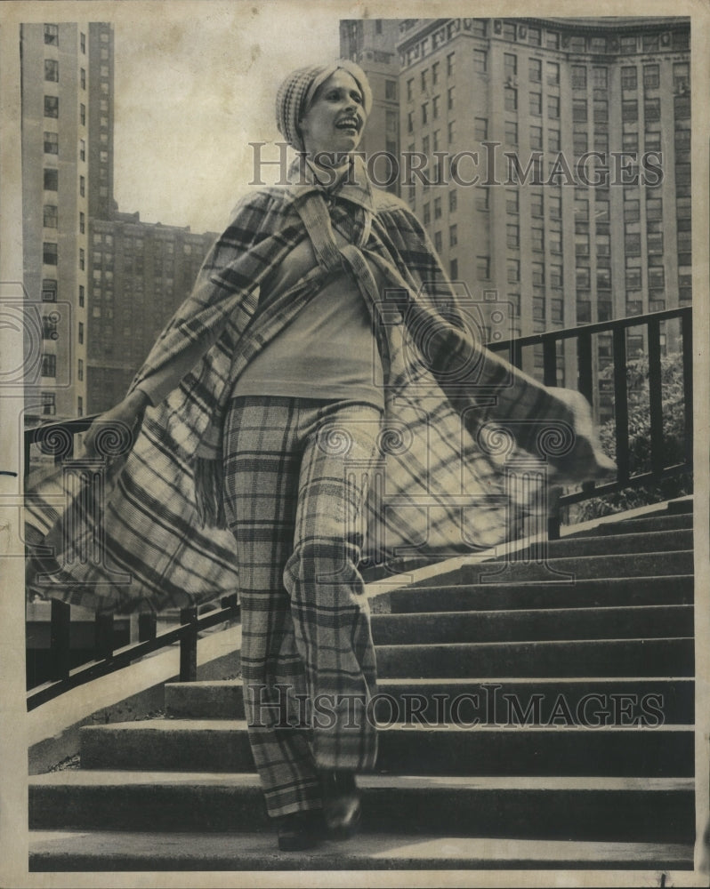 1975 Fracesca Domon Lacy Mohair Skirt Scarf - Historic Images