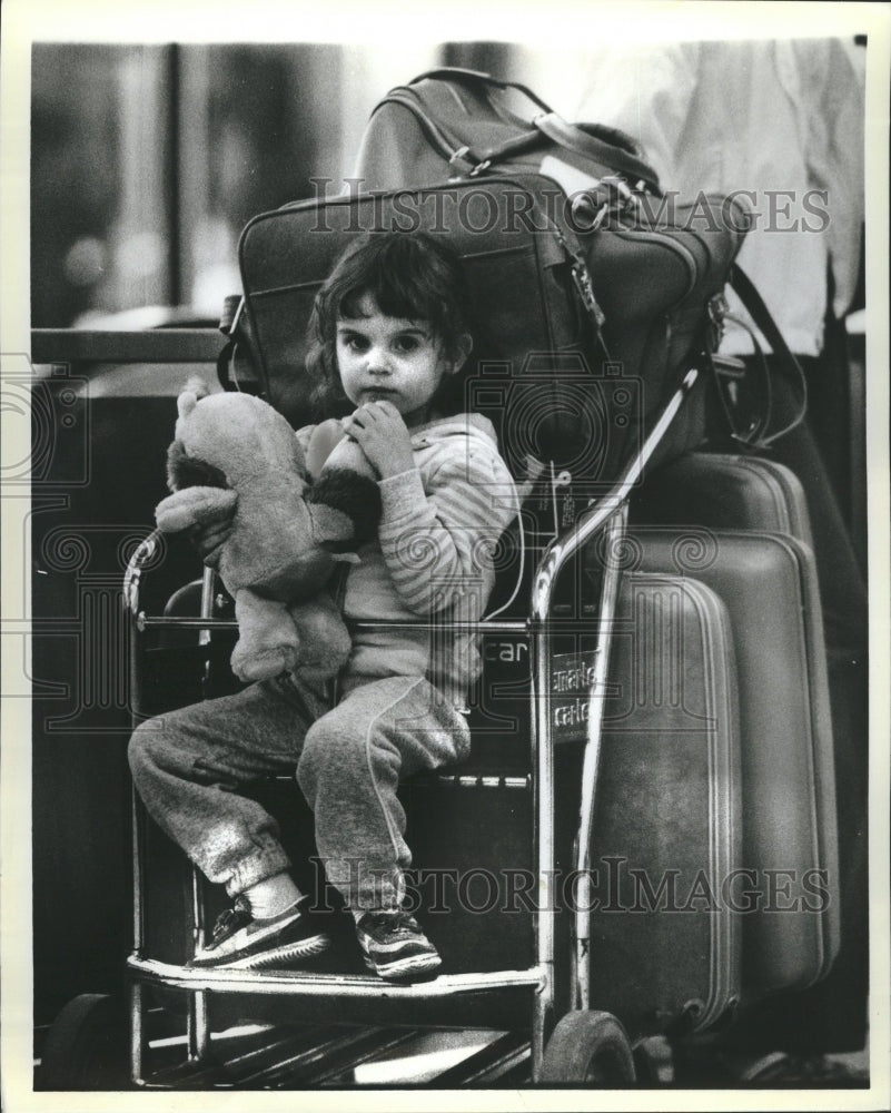 1985 Standed United Passengers Natalie - Historic Images