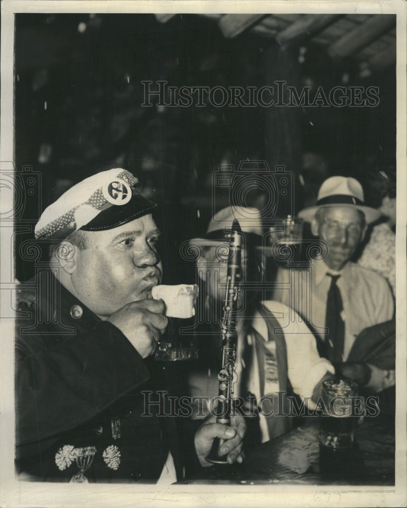1940 Ernest Helm Bissell Blows MAC Arthur - Historic Images