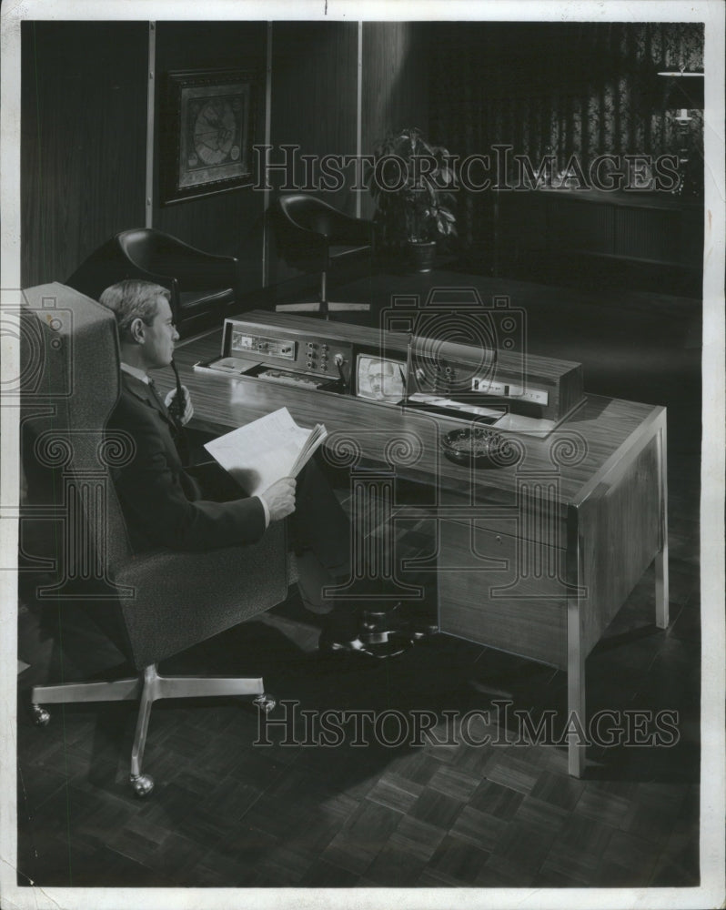 1968 Office Scenes Electronic VIP desk - Historic Images