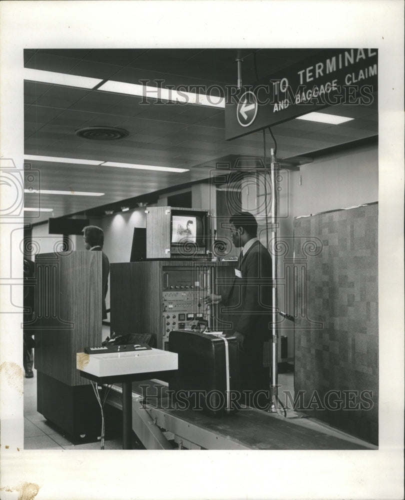 1973 O'Hare Field TWA Customer Service-Historic Images