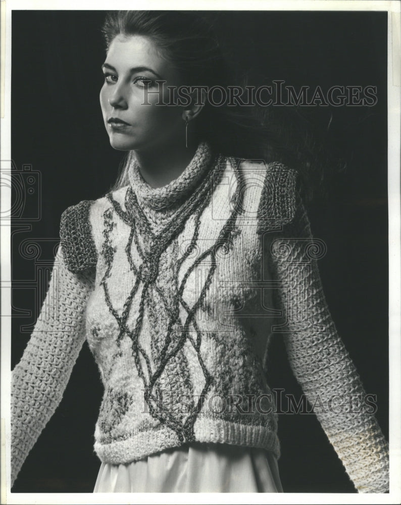 1981 Sweater Jumper Pullover Sweatshirt Arm - Historic Images