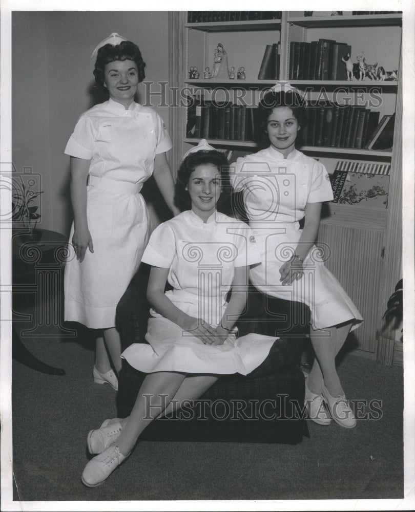 1961 Karen Helen Gosch Oak Park Hospital - Historic Images