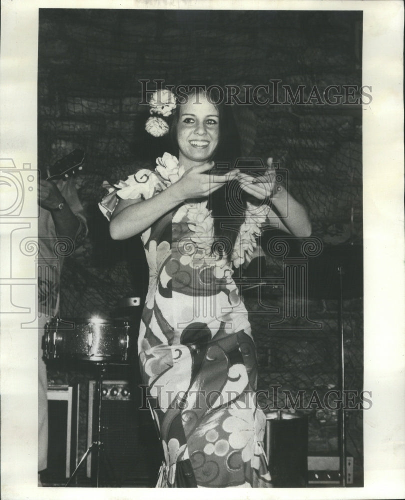 1973 Handy Hello Thawaian Chief Tavois Danc - Historic Images