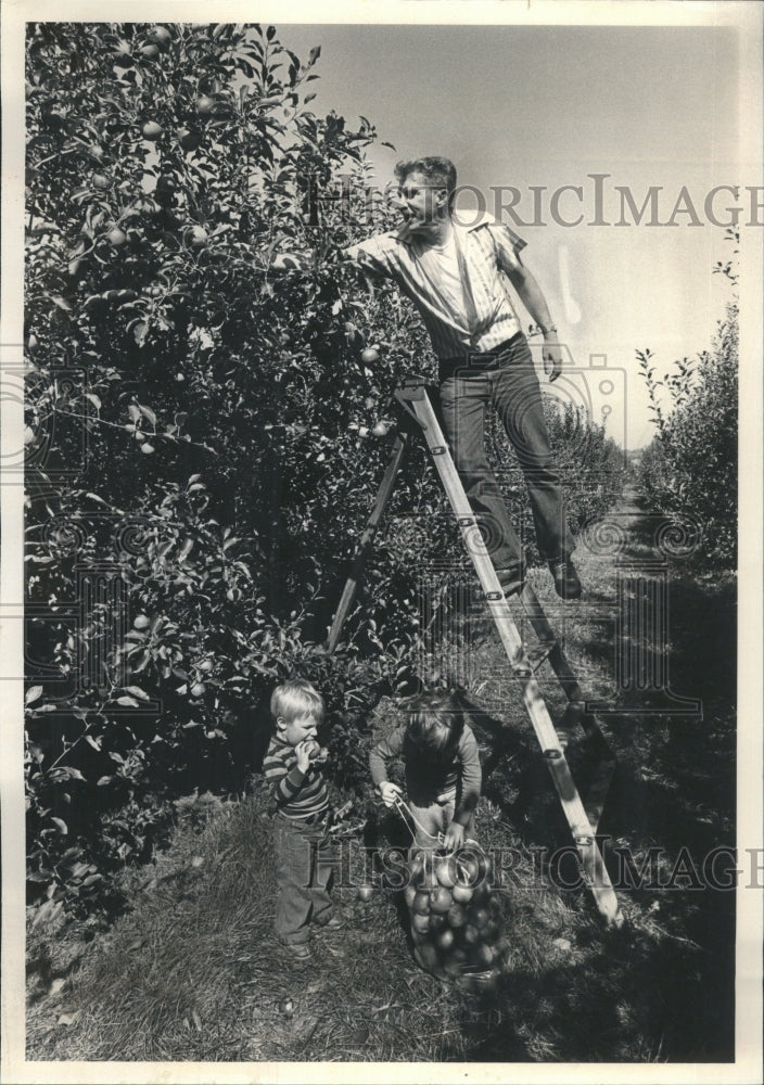 1980 Today Tree Asia Apple Species Humans - Historic Images