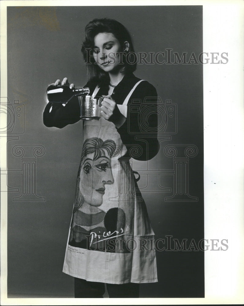 1983 Cotton Apron Woman Bottle Glass - Historic Images