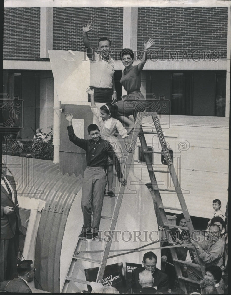1960 Harold l.Roland Sheltermant Family - Historic Images