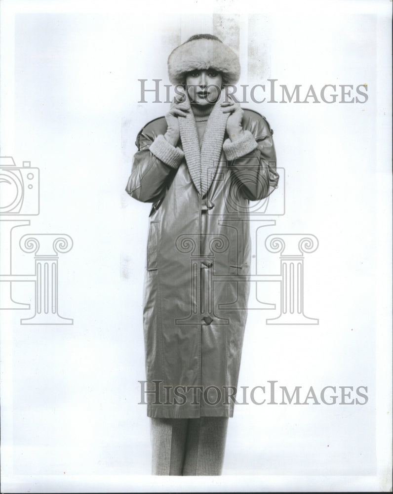 1986 Coat Winter Cap Fashion - Historic Images