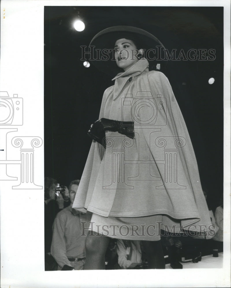 1988 Capes &amp; Shawls - Historic Images