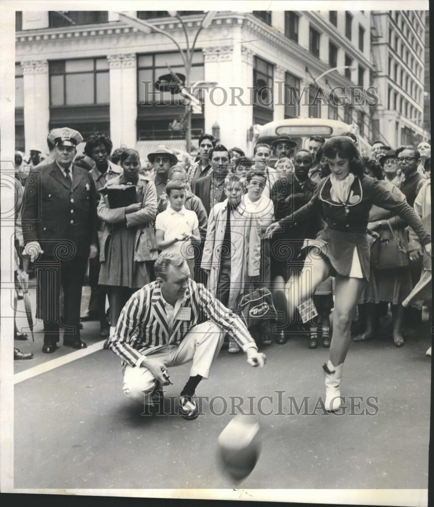 1960 Press Photo Cathy Hentschel Kick Off - RRR62563 - Historic Images
