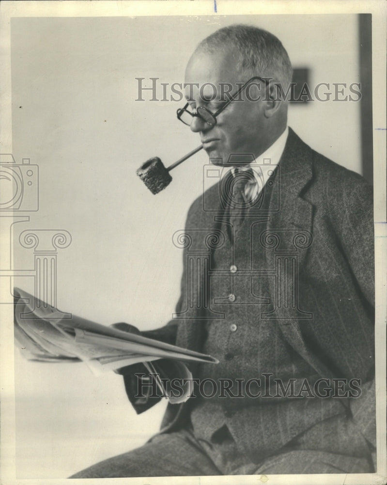 Man Newspaper Reading Pipe - Historic Images