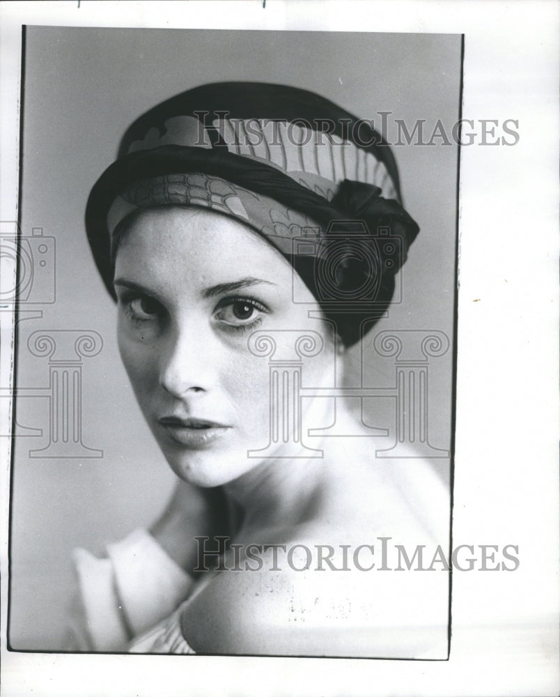 1975 Persian-style Turban - Historic Images