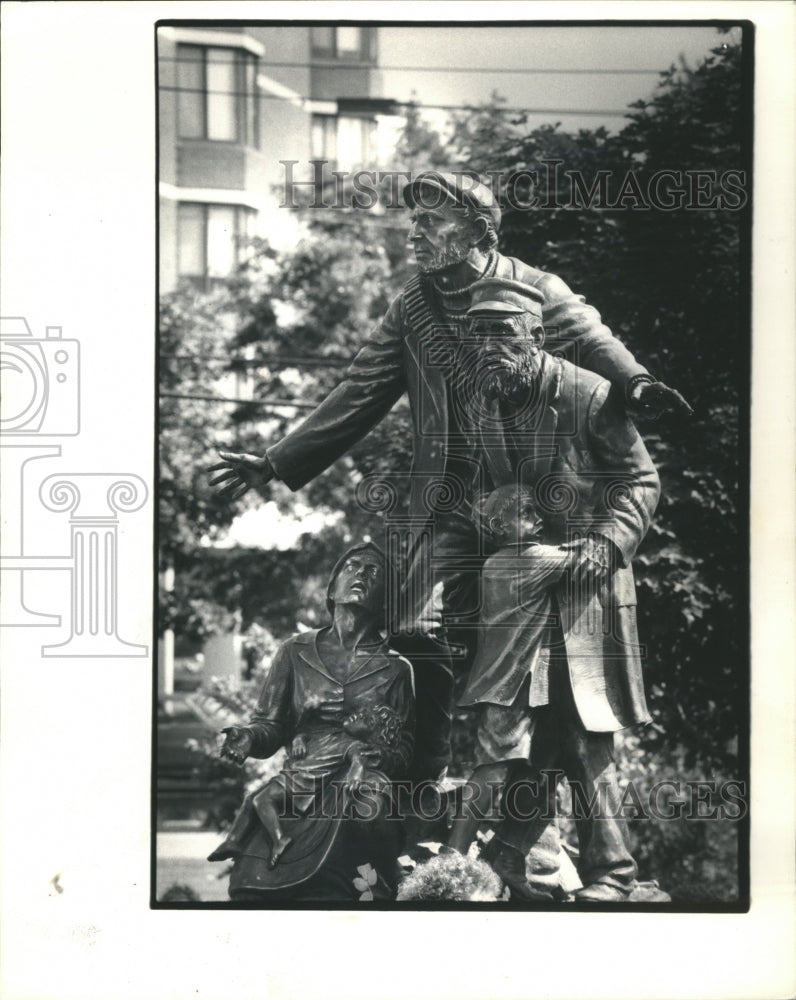 1987 Holocaust Monument - Historic Images