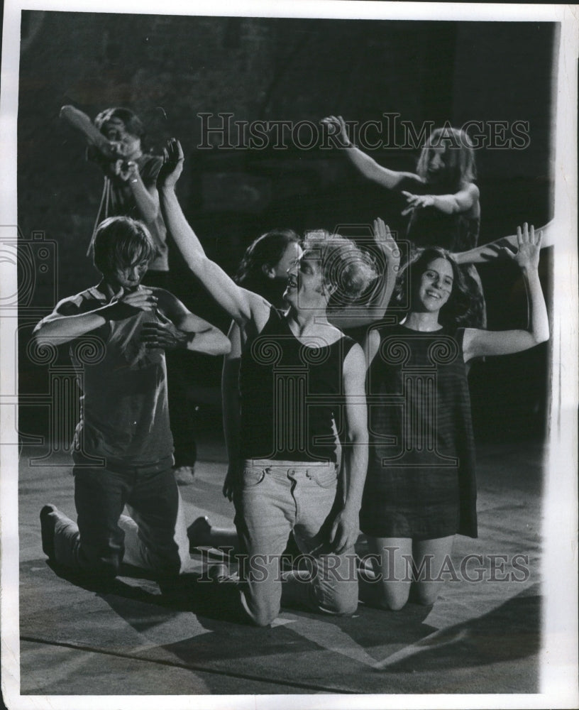 1969 Press Photo American Love Rock Musical Book War - Historic Images
