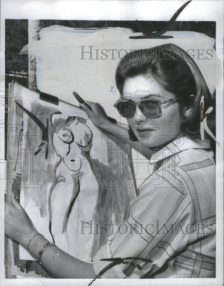 1958 Woman Painting - Historic Images