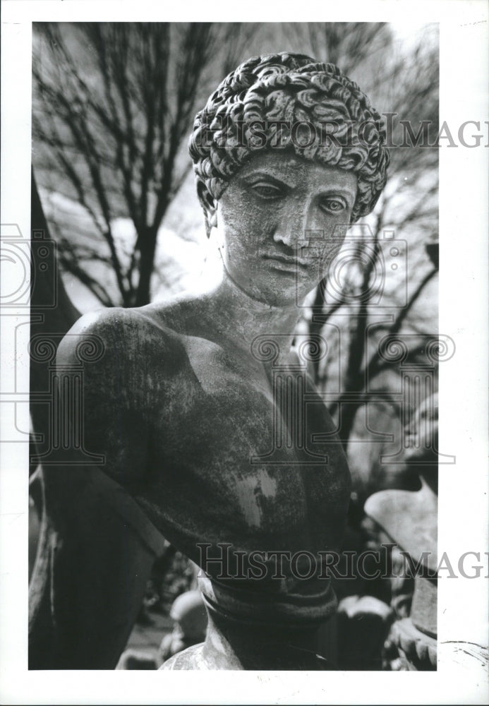 1991 Moar Sculpture of a man - Historic Images