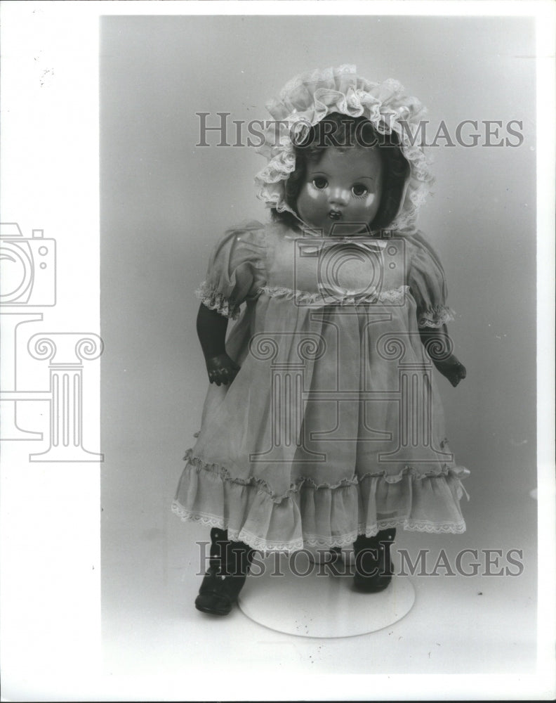 1992 Playthings Date Dark Person Accurate - Historic Images