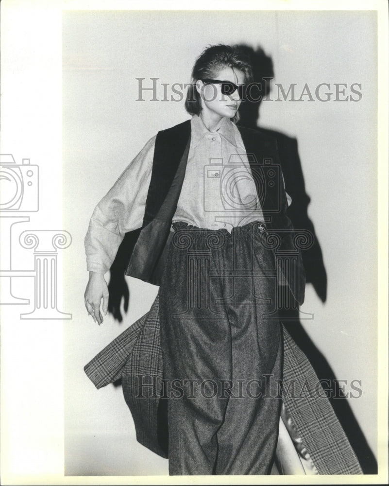 1984 Robert Rud&#39;s Brown Corduroy Vest Linen - Historic Images