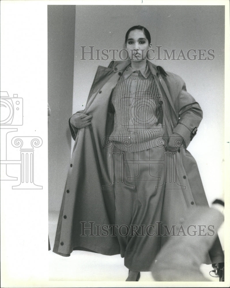 1984 Look Fancy Dress Study Society Wear - Historic Images