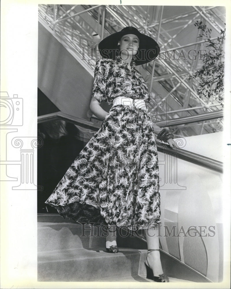 1964 Modeling Joan Crawford - Historic Images