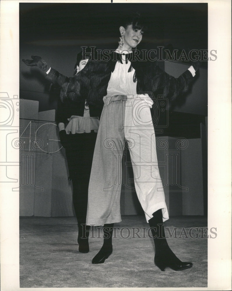 1988 Larry Prospero Model Runway Womens - Historic Images