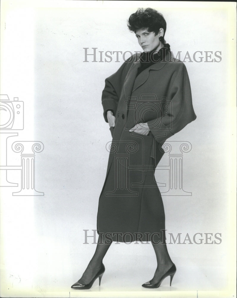 1985 Marie Ltd Coat Womens Fashion Model - Historic Images