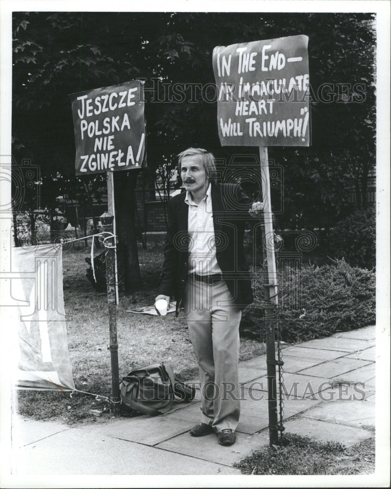 1981 GMC Detroit Plant workers on strike. - Historic Images