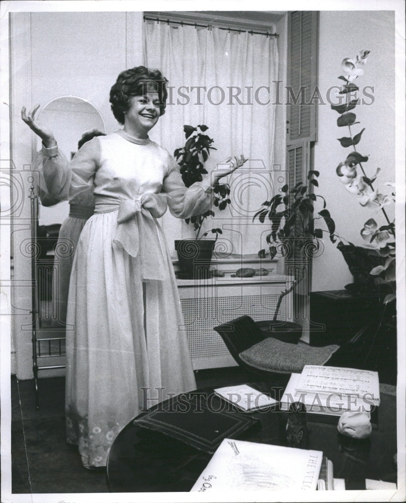 1968 Estelle Margaret Parsons in gown - Historic Images